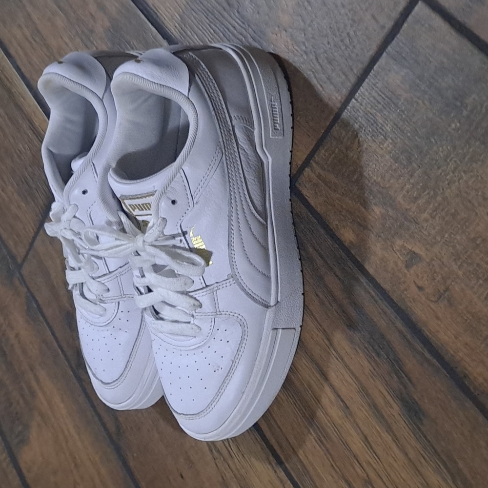 Puma sneakers mens size 8 all white